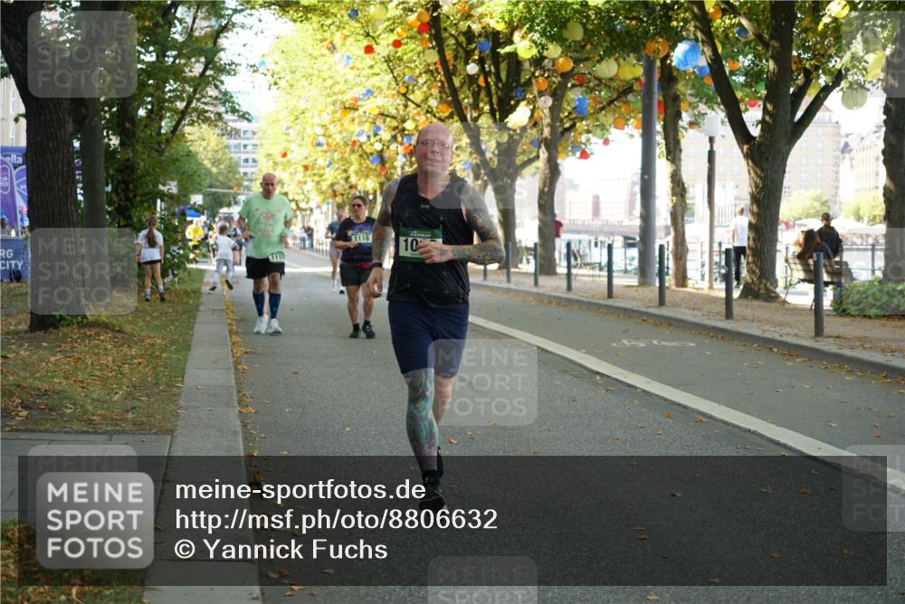 07.09.2025 - BARMER Alsterlauf Yannick Fuchs http://msf.ph/oto/8806632 07.09.2025 11:55:18 Laufen 1119, 1118, 10 meine-sportfotos.de