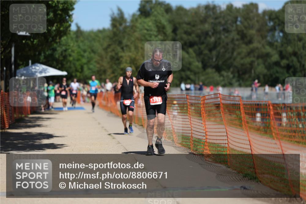 07.09.2025 - 19. Norderstedt Triathlon Michael Strokosch http://msf.ph/oto/8806671 07.09.2025 13:18:14 Laufen 241, 698, 1317 meine-sportfotos.de
