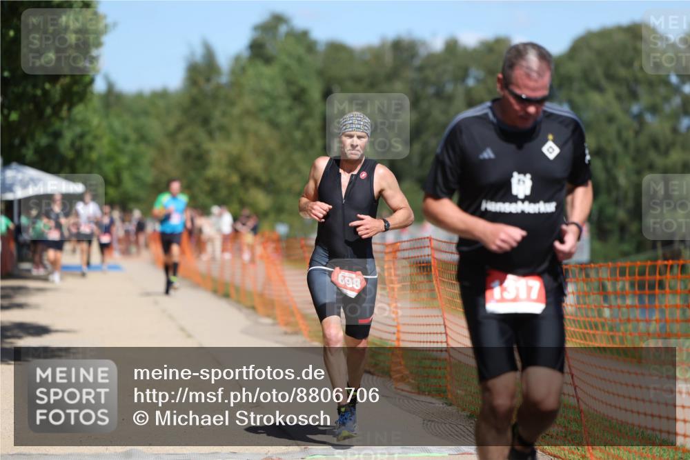 07.09.2025 - 19. Norderstedt Triathlon Michael Strokosch http://msf.ph/oto/8806706 07.09.2025 13:18:19 Laufen 698, 1317 meine-sportfotos.de