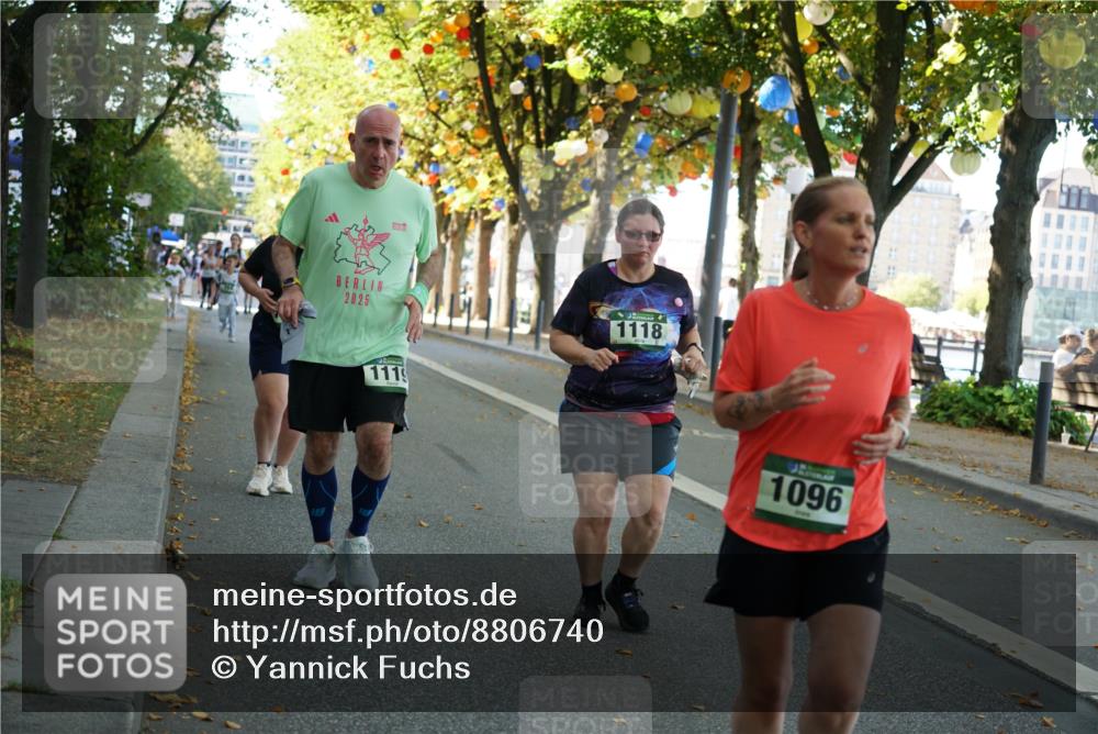 07.09.2025 - BARMER Alsterlauf Yannick Fuchs http://msf.ph/oto/8806740 07.09.2025 11:55:24 Laufen 2025, 1119, 1118, 1096 meine-sportfotos.de
