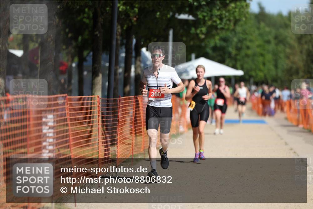 07.09.2025 - 19. Norderstedt Triathlon Michael Strokosch http://msf.ph/oto/8806832 07.09.2025 12:10:46 Laufen 300, 1155 meine-sportfotos.de
