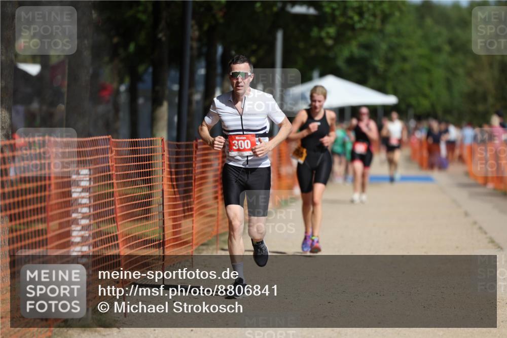 07.09.2025 - 19. Norderstedt Triathlon Michael Strokosch http://msf.ph/oto/8806841 07.09.2025 12:10:46 Laufen 300, 1155 meine-sportfotos.de