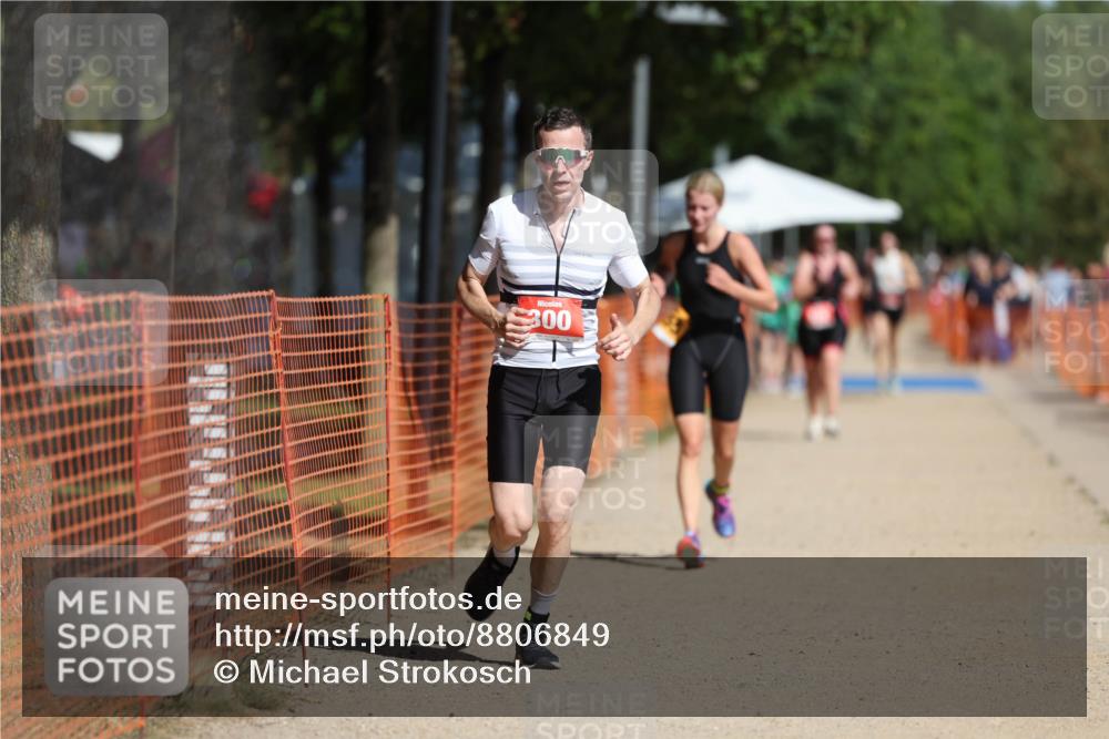 07.09.2025 - 19. Norderstedt Triathlon Michael Strokosch http://msf.ph/oto/8806849 07.09.2025 12:10:47 Laufen 300, 1155 meine-sportfotos.de