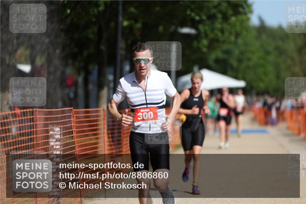 07.09.2025 - 19. Norderstedt Triathlon Michael Strokosch http://msf.ph/oto/8806860 07.09.2025 12:10:48 Laufen 300, 1155 meine-sportfotos.de