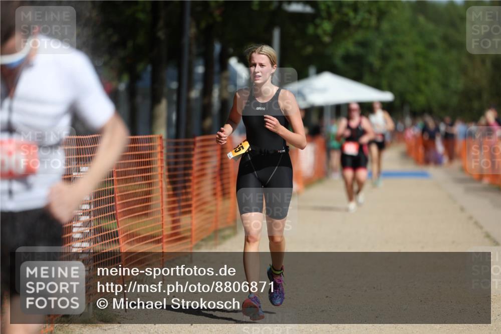 07.09.2025 - 19. Norderstedt Triathlon Michael Strokosch http://msf.ph/oto/8806871 07.09.2025 12:10:50 Laufen 300, 1155 meine-sportfotos.de
