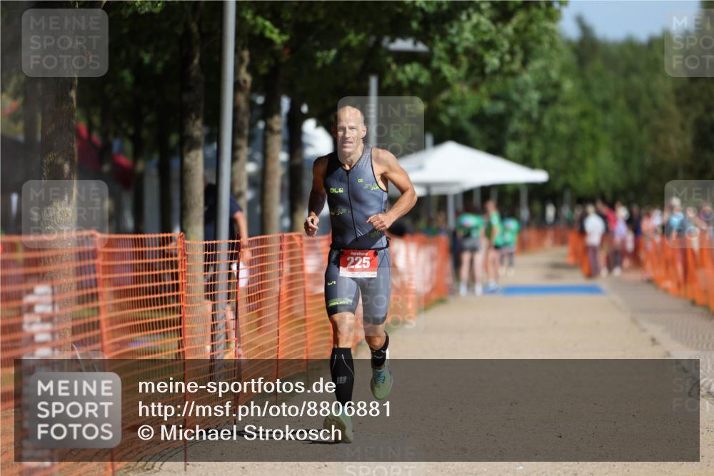 07.09.2025 - 19. Norderstedt Triathlon Michael Strokosch http://msf.ph/oto/8806881 07.09.2025 11:28:34 Laufen 225 meine-sportfotos.de
