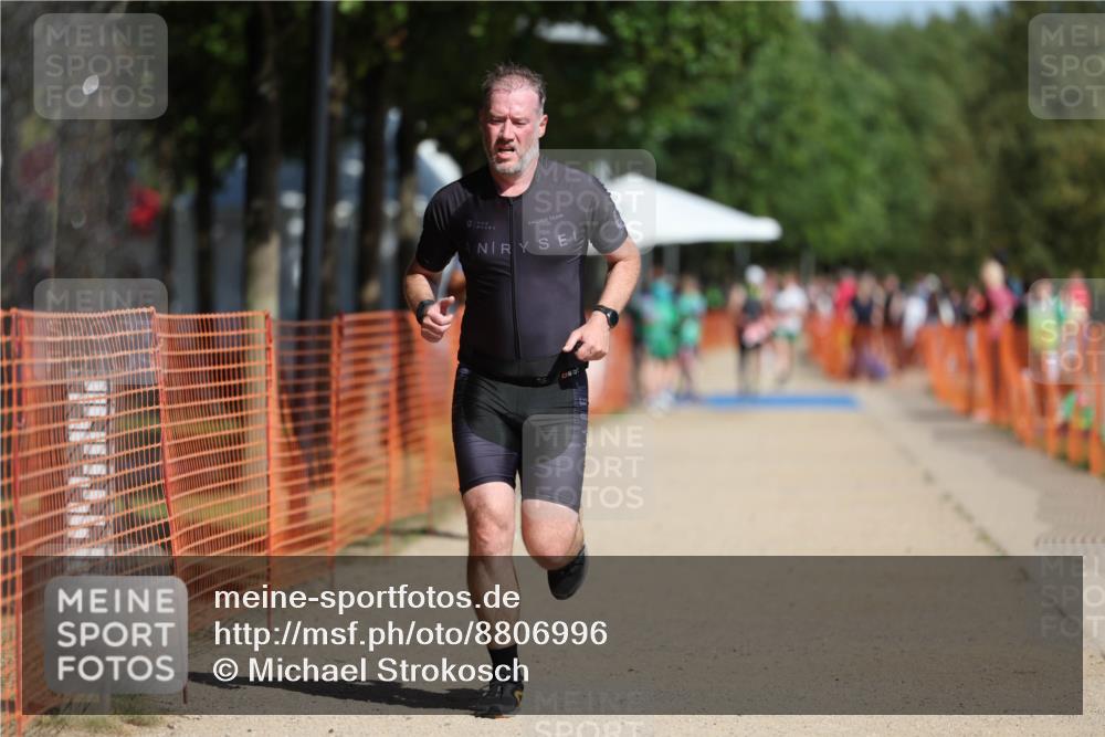 07.09.2025 - 19. Norderstedt Triathlon Michael Strokosch http://msf.ph/oto/8806996 07.09.2025 12:11:16 Laufen 729, 787 meine-sportfotos.de