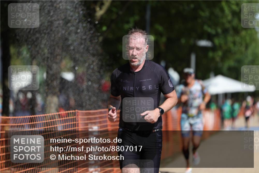 07.09.2025 - 19. Norderstedt Triathlon Michael Strokosch http://msf.ph/oto/8807017 07.09.2025 12:11:17 Laufen 729, 787 meine-sportfotos.de