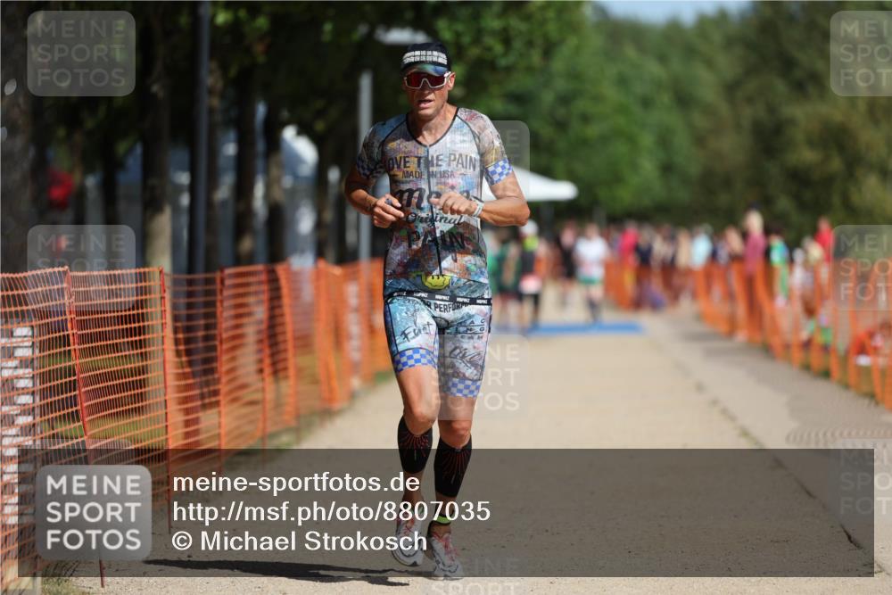 07.09.2025 - 19. Norderstedt Triathlon Michael Strokosch http://msf.ph/oto/8807035 07.09.2025 12:11:19 Laufen 729, 787 meine-sportfotos.de