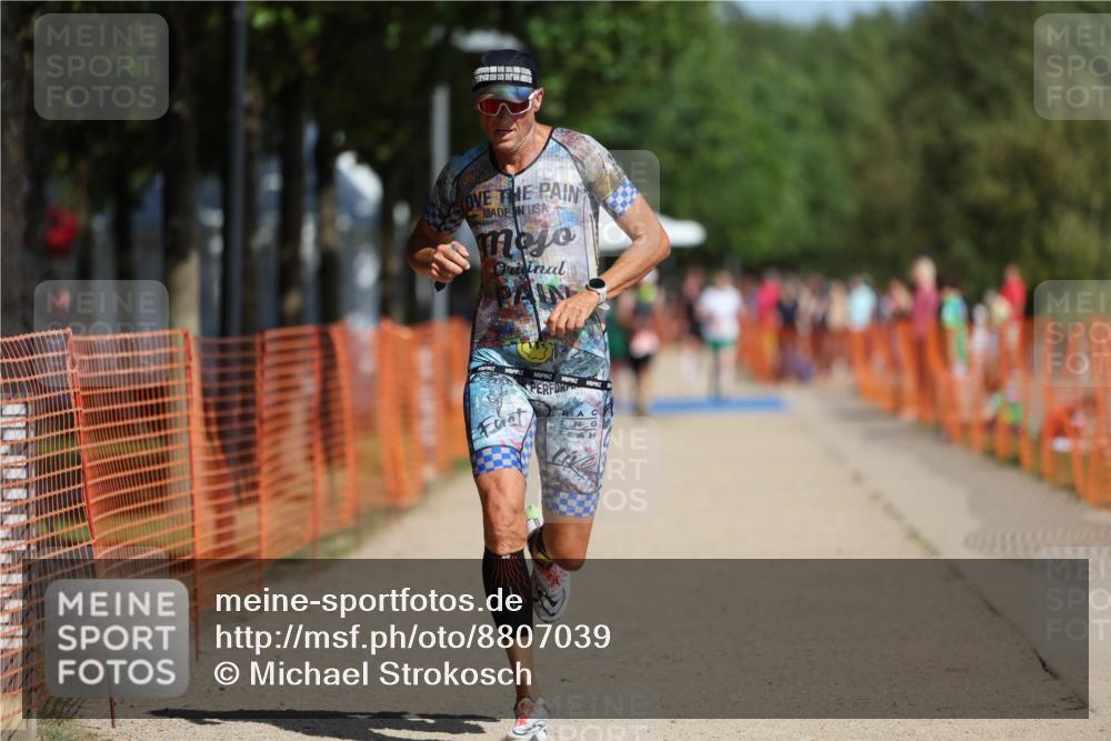 07.09.2025 - 19. Norderstedt Triathlon Michael Strokosch http://msf.ph/oto/8807039 07.09.2025 12:11:19 Laufen 729, 787 meine-sportfotos.de