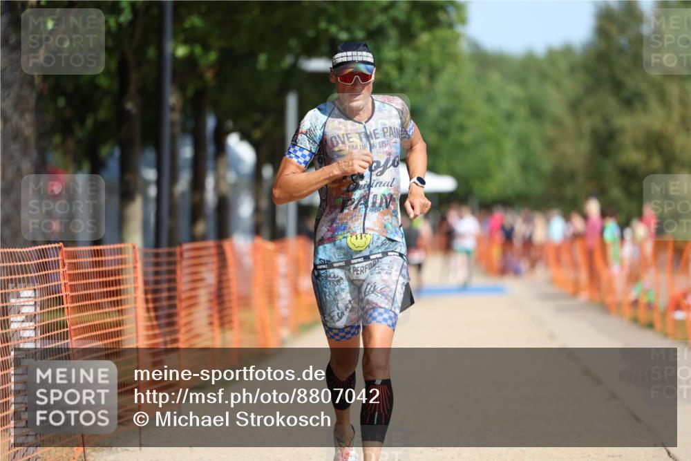 07.09.2025 - 19. Norderstedt Triathlon Michael Strokosch http://msf.ph/oto/8807042 07.09.2025 12:11:20 Laufen 729, 787 meine-sportfotos.de