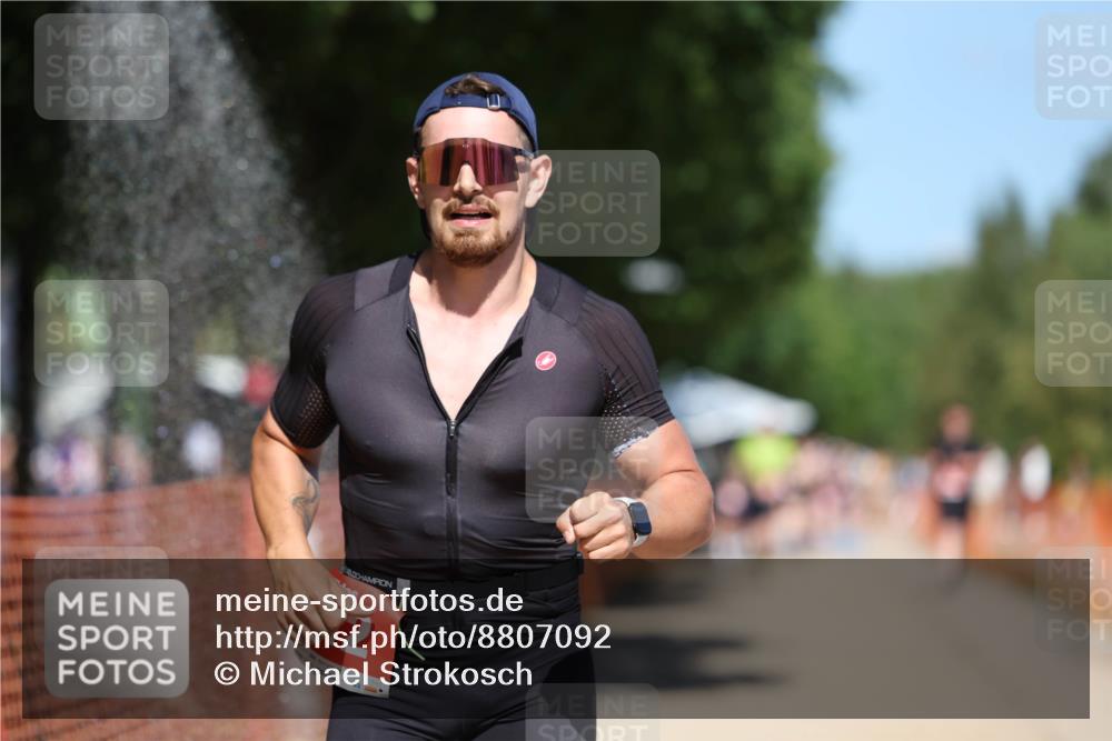 07.09.2025 - 19. Norderstedt Triathlon Michael Strokosch http://msf.ph/oto/8807092 07.09.2025 13:18:44 Laufen 712 meine-sportfotos.de