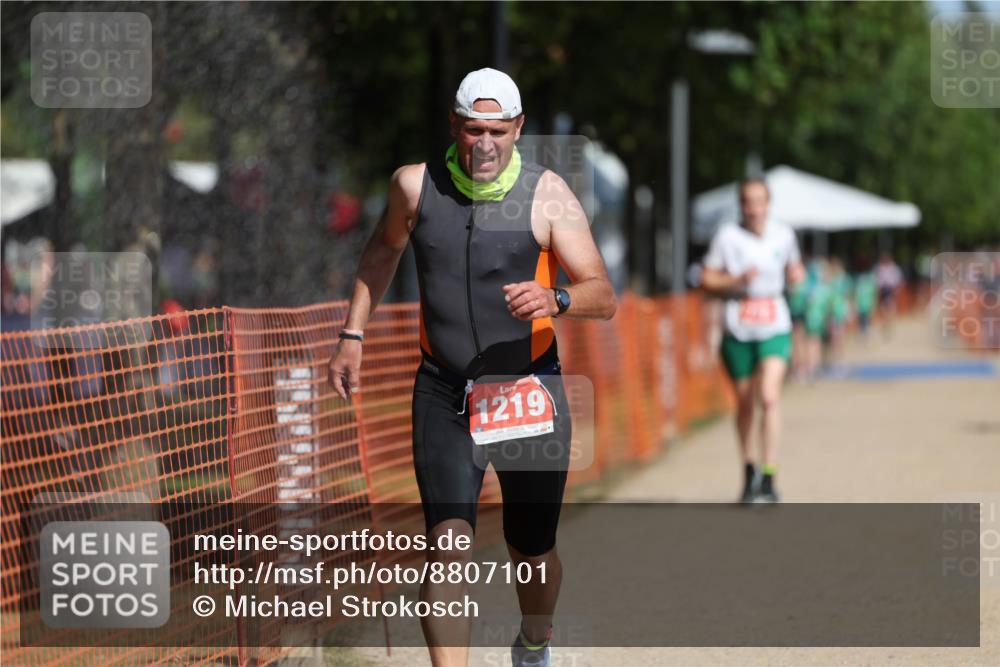 07.09.2025 - 19. Norderstedt Triathlon Michael Strokosch http://msf.ph/oto/8807101 07.09.2025 12:11:35 Laufen 719, 1219 meine-sportfotos.de