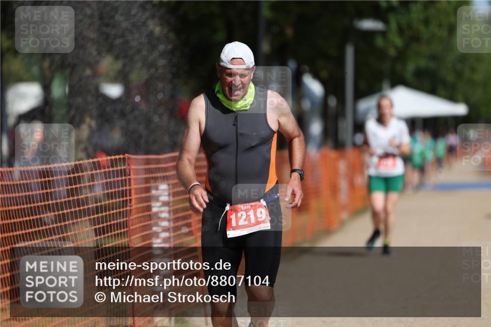 07.09.2025 - 19. Norderstedt Triathlon Michael Strokosch http://msf.ph/oto/8807104 07.09.2025 12:11:35 Laufen 719, 1219 meine-sportfotos.de