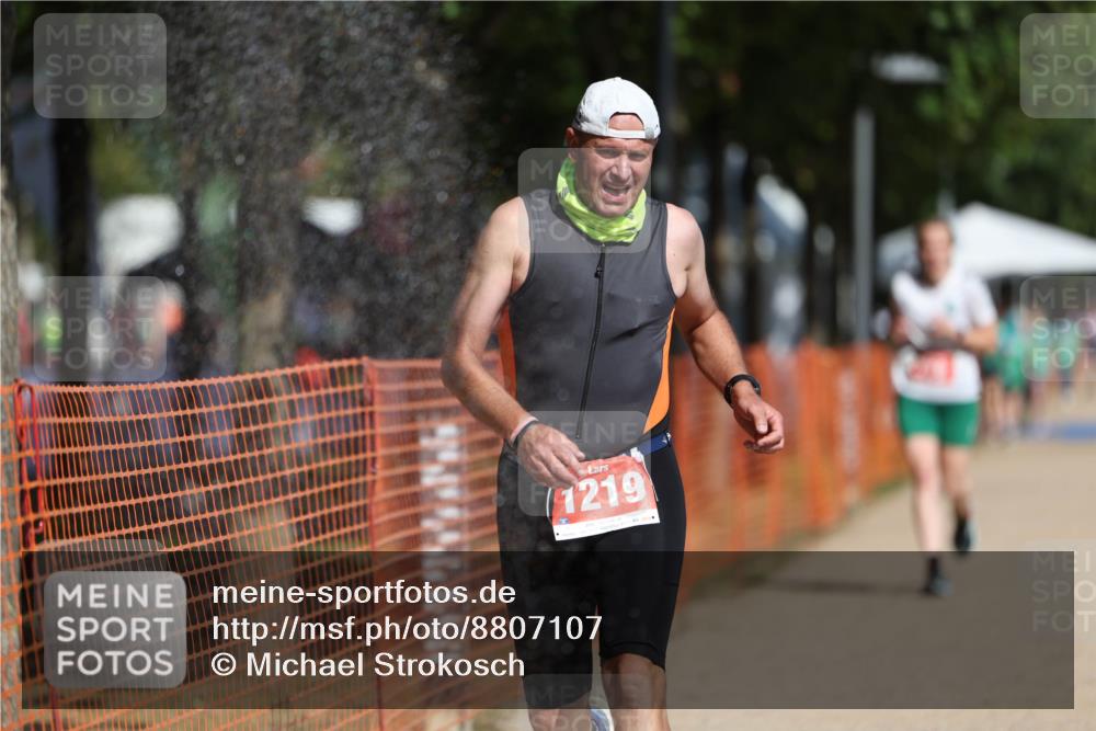 07.09.2025 - 19. Norderstedt Triathlon Michael Strokosch http://msf.ph/oto/8807107 07.09.2025 12:11:35 Laufen 719, 1219 meine-sportfotos.de