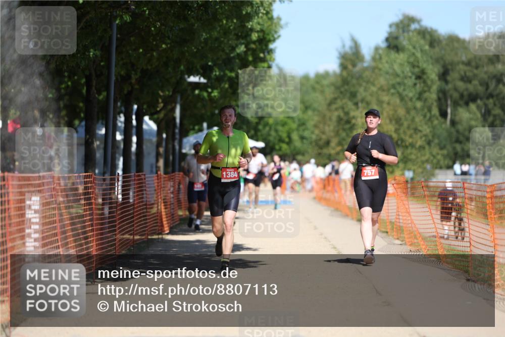 07.09.2025 - 19. Norderstedt Triathlon Michael Strokosch http://msf.ph/oto/8807113 07.09.2025 13:18:51 Laufen 757, 1384 meine-sportfotos.de