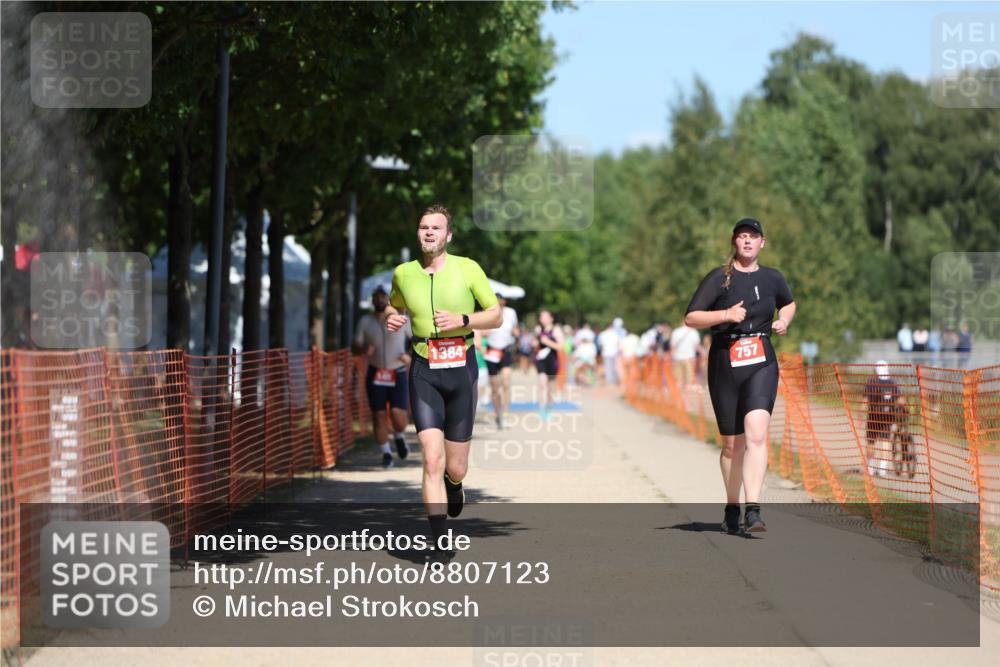 07.09.2025 - 19. Norderstedt Triathlon Michael Strokosch http://msf.ph/oto/8807123 07.09.2025 13:18:52 Laufen 757, 1384 meine-sportfotos.de