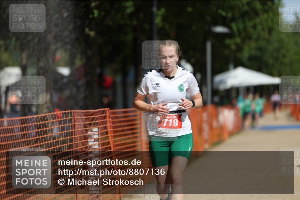 07.09.2025 - 19. Norderstedt Triathlon Michael Strokosch http://msf.ph/oto/8807136 07.09.2025 12:11:40 Laufen 281, 719, 1219 meine-sportfotos.de