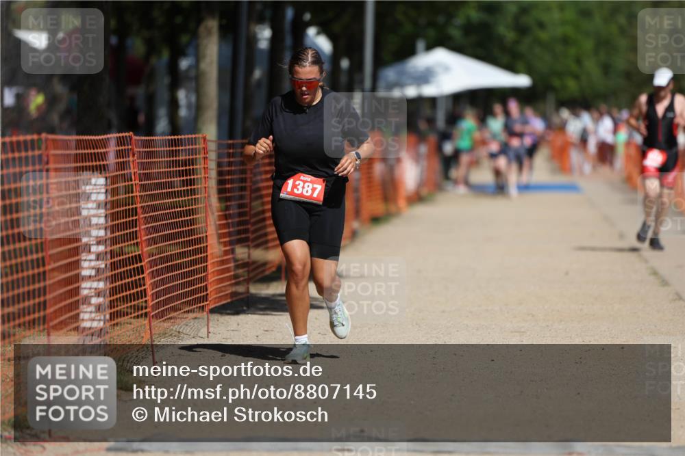 07.09.2025 - 19. Norderstedt Triathlon Michael Strokosch http://msf.ph/oto/8807145 07.09.2025 12:40:53 Laufen 218, 233, 802, 1387 meine-sportfotos.de