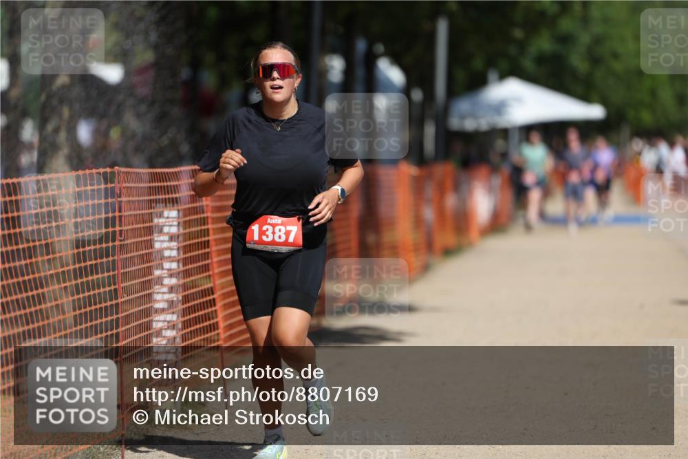 07.09.2025 - 19. Norderstedt Triathlon Michael Strokosch http://msf.ph/oto/8807169 07.09.2025 12:40:55 Laufen 802, 1387 meine-sportfotos.de