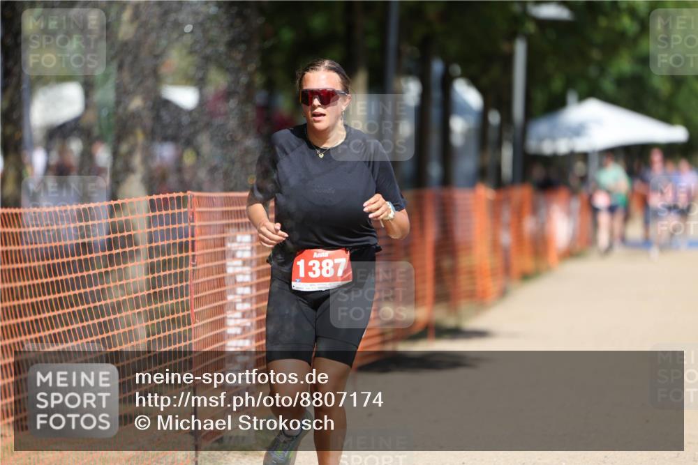 07.09.2025 - 19. Norderstedt Triathlon Michael Strokosch http://msf.ph/oto/8807174 07.09.2025 12:40:55 Laufen 802, 1387 meine-sportfotos.de