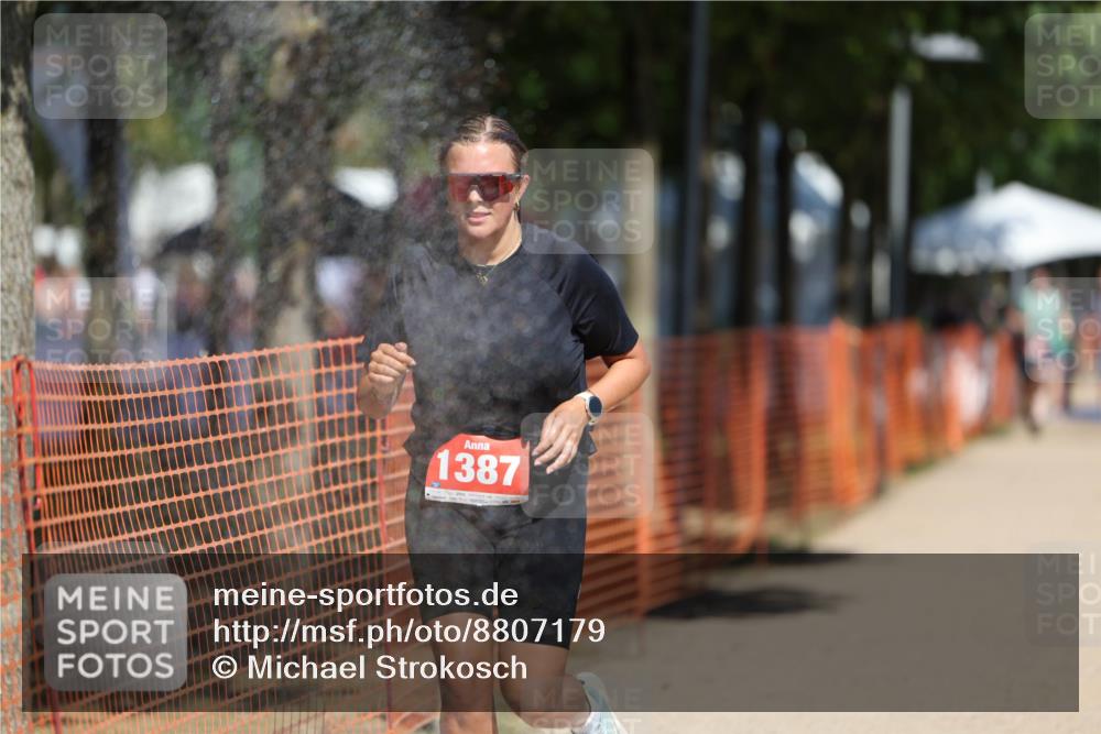 07.09.2025 - 19. Norderstedt Triathlon Michael Strokosch http://msf.ph/oto/8807179 07.09.2025 12:40:56 Laufen 802, 1387 meine-sportfotos.de
