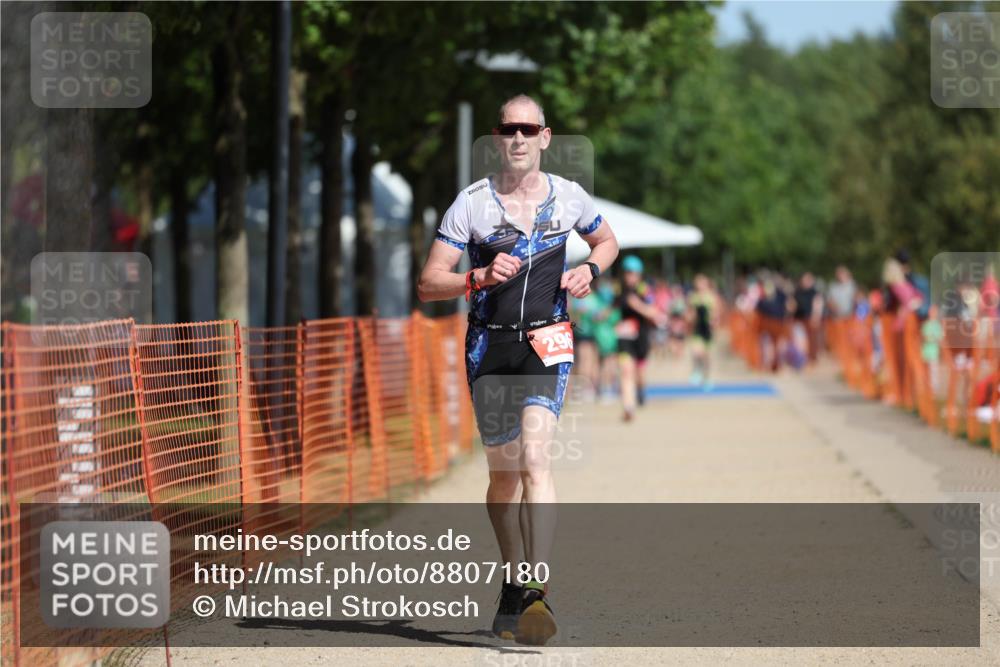 07.09.2025 - 19. Norderstedt Triathlon Michael Strokosch http://msf.ph/oto/8807180 07.09.2025 12:12:07 Laufen 296 meine-sportfotos.de