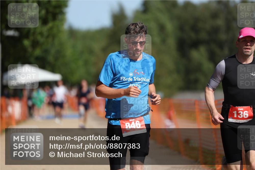 07.09.2025 - 19. Norderstedt Triathlon Michael Strokosch http://msf.ph/oto/8807383 07.09.2025 12:12:48 Laufen 136, 800, 846 meine-sportfotos.de