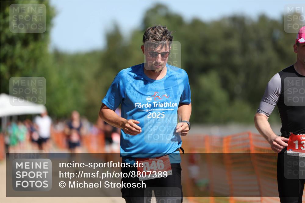 07.09.2025 - 19. Norderstedt Triathlon Michael Strokosch http://msf.ph/oto/8807389 07.09.2025 12:12:49 Laufen 136, 800, 846 meine-sportfotos.de
