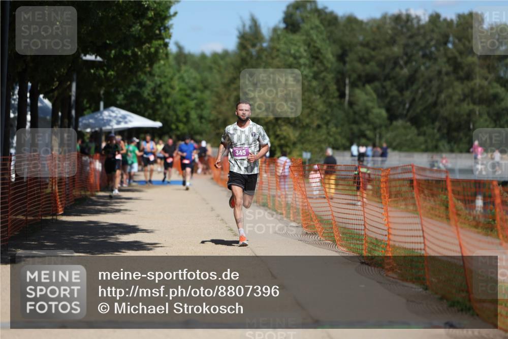 07.09.2025 - 19. Norderstedt Triathlon Michael Strokosch http://msf.ph/oto/8807396 07.09.2025 13:19:29 Laufen 345 meine-sportfotos.de