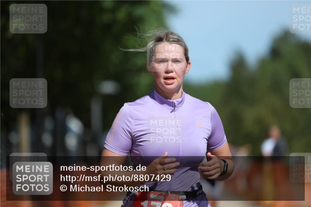 07.09.2025 - 19. Norderstedt Triathlon Michael Strokosch http://msf.ph/oto/8807429 07.09.2025 12:41:21 Laufen 176, 213, 767, 1296 meine-sportfotos.de