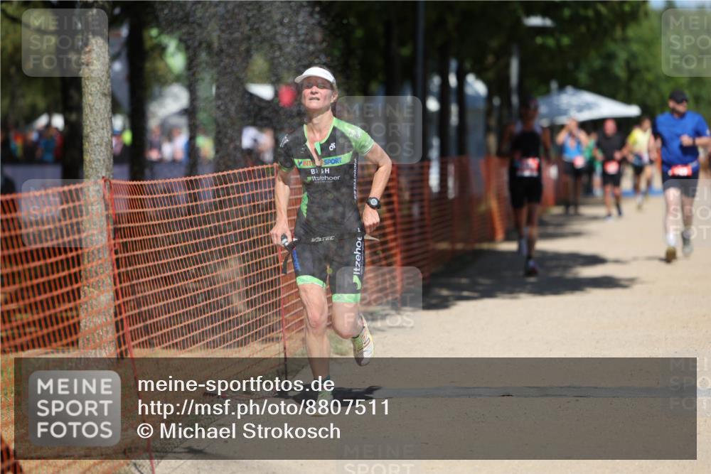 07.09.2025 - 19. Norderstedt Triathlon Michael Strokosch http://msf.ph/oto/8807511 07.09.2025 13:19:41 Laufen 197, 1221, 1262 meine-sportfotos.de
