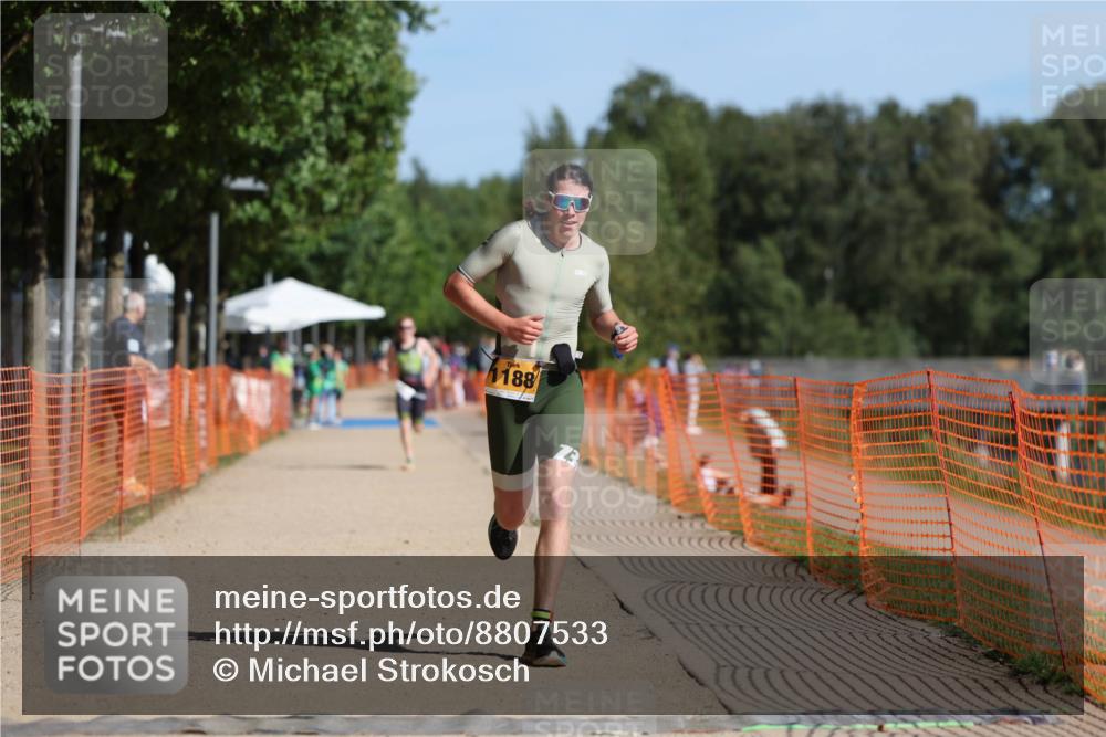 07.09.2025 - 19. Norderstedt Triathlon Michael Strokosch http://msf.ph/oto/8807533 07.09.2025 11:30:48 Laufen 1180, 1188 meine-sportfotos.de