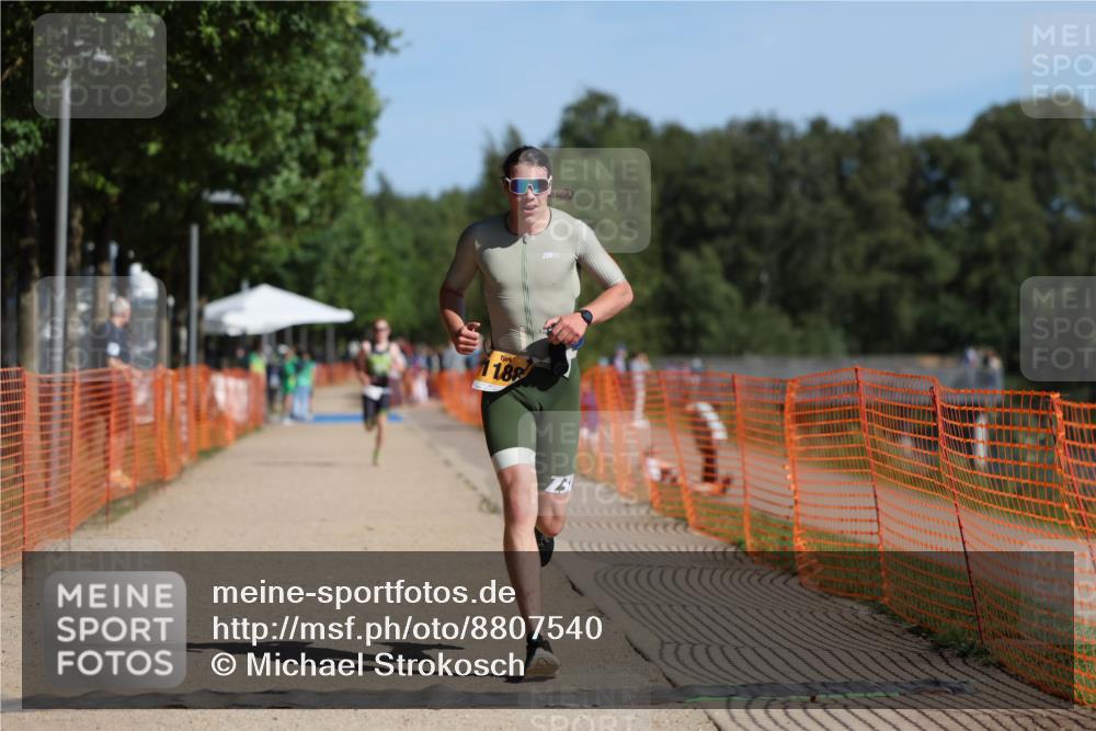 07.09.2025 - 19. Norderstedt Triathlon Michael Strokosch http://msf.ph/oto/8807540 07.09.2025 11:30:48 Laufen 1180, 1188 meine-sportfotos.de