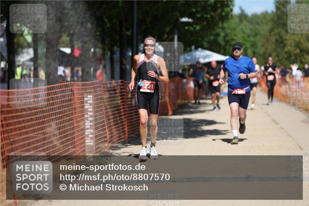 07.09.2025 - 19. Norderstedt Triathlon Michael Strokosch http://msf.ph/oto/8807570 07.09.2025 13:19:44 Laufen 197, 357, 1221, 1262 meine-sportfotos.de