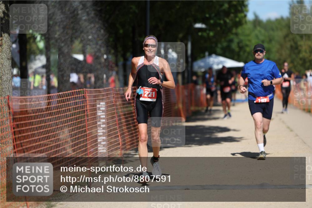 07.09.2025 - 19. Norderstedt Triathlon Michael Strokosch http://msf.ph/oto/8807591 07.09.2025 13:19:44 Laufen 197, 357, 1221, 1262 meine-sportfotos.de