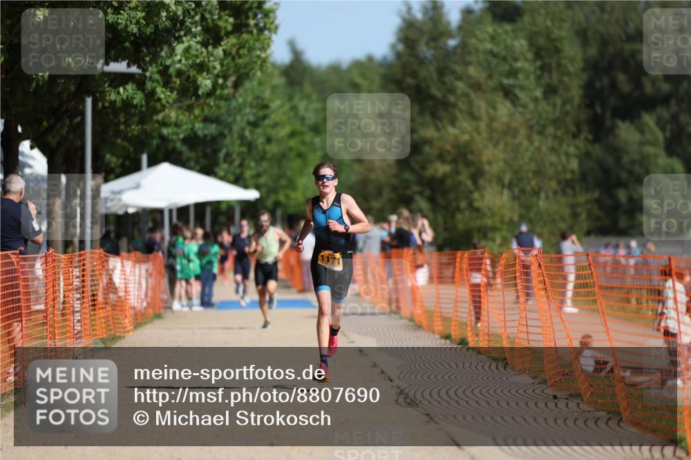 07.09.2025 - 19. Norderstedt Triathlon Michael Strokosch http://msf.ph/oto/8807690 07.09.2025 11:31:11 Laufen 1171 meine-sportfotos.de