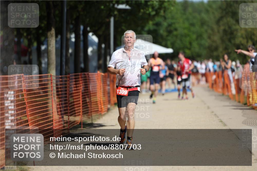07.09.2025 - 19. Norderstedt Triathlon Michael Strokosch http://msf.ph/oto/8807703 07.09.2025 12:41:45 Laufen 823, 1309 meine-sportfotos.de