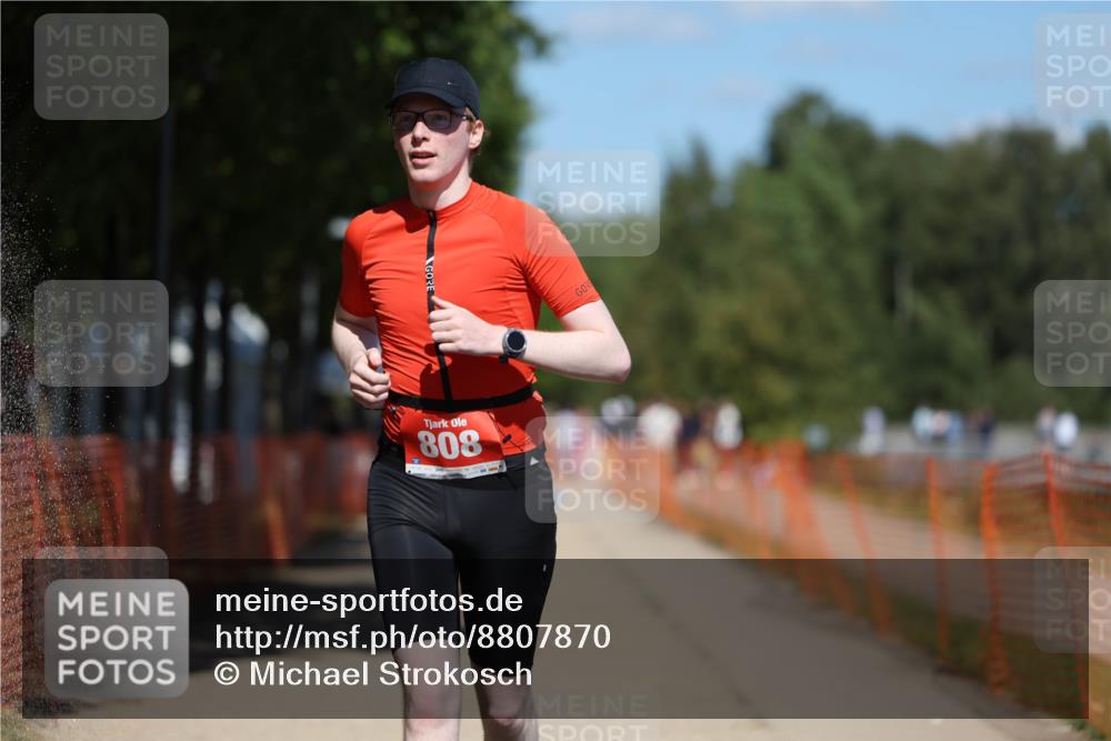 07.09.2025 - 19. Norderstedt Triathlon Michael Strokosch http://msf.ph/oto/8807870 07.09.2025 13:20:05 Laufen 798, 808 meine-sportfotos.de