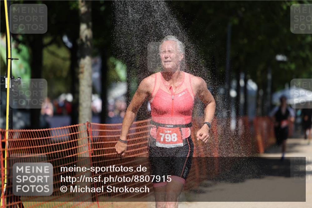 07.09.2025 - 19. Norderstedt Triathlon Michael Strokosch http://msf.ph/oto/8807915 07.09.2025 13:20:10 Laufen 781, 798 meine-sportfotos.de