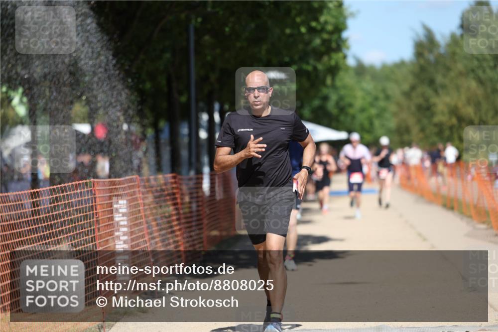07.09.2025 - 19. Norderstedt Triathlon Michael Strokosch http://msf.ph/oto/8808025 07.09.2025 13:20:25 Laufen 141, 142, 754, 1299 meine-sportfotos.de