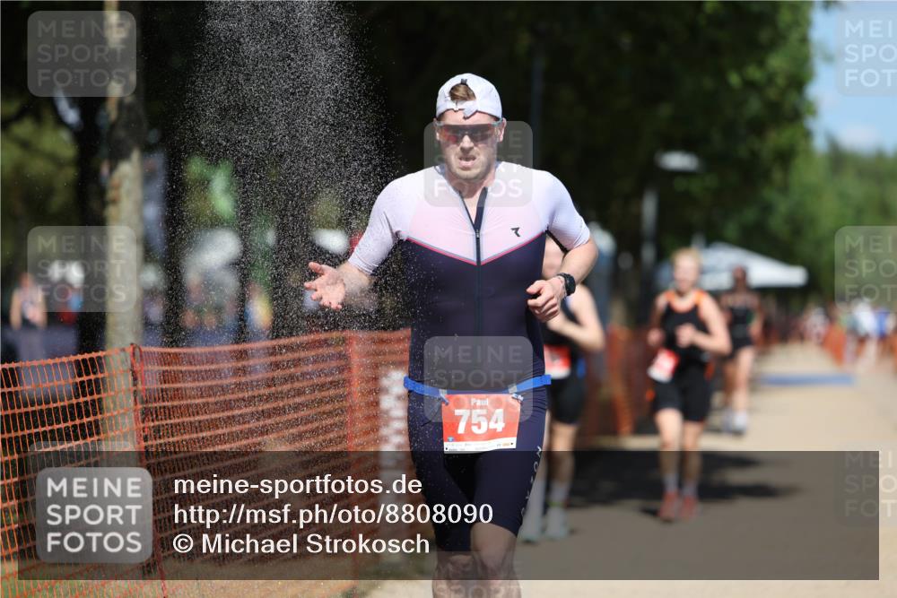 07.09.2025 - 19. Norderstedt Triathlon Michael Strokosch http://msf.ph/oto/8808090 07.09.2025 13:20:33 Laufen 175, 754, 1374 meine-sportfotos.de