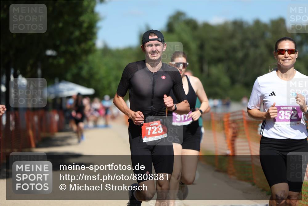 07.09.2025 - 19. Norderstedt Triathlon Michael Strokosch http://msf.ph/oto/8808381 07.09.2025 13:21:18 Laufen 240, 305, 317, 352, 723, 1360 meine-sportfotos.de
