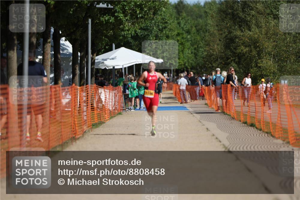 07.09.2025 - 19. Norderstedt Triathlon Michael Strokosch http://msf.ph/oto/8808458 07.09.2025 11:33:36 Laufen 1196, 1274 meine-sportfotos.de