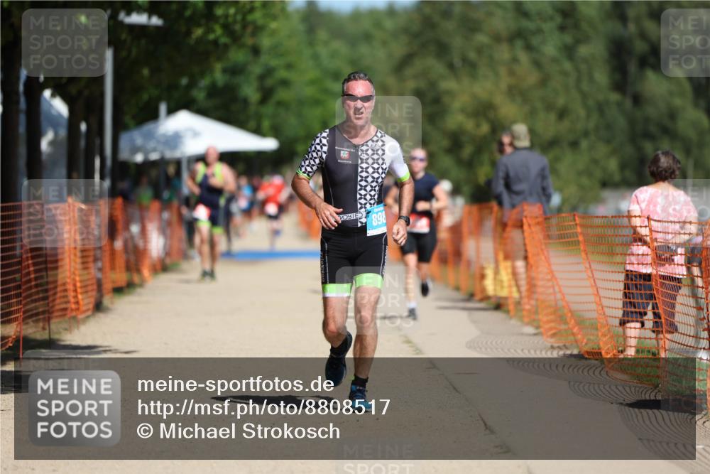 07.09.2025 - 19. Norderstedt Triathlon Michael Strokosch http://msf.ph/oto/8808517 07.09.2025 12:44:23 Laufen 898, 1361 meine-sportfotos.de