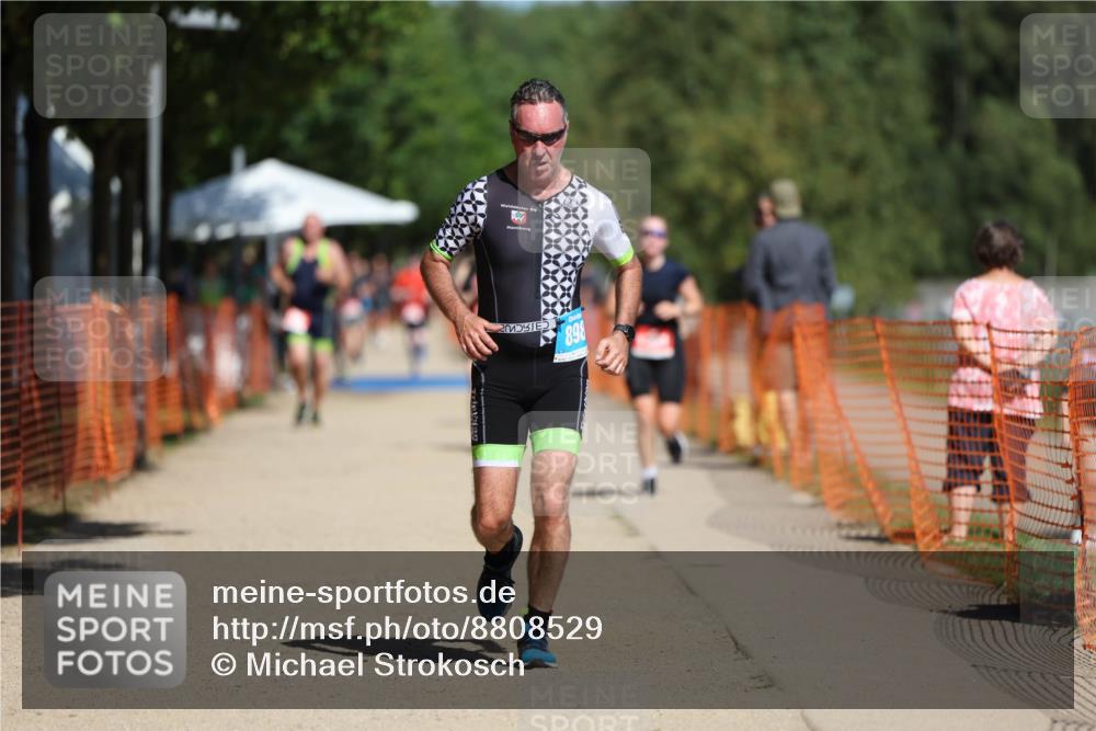 07.09.2025 - 19. Norderstedt Triathlon Michael Strokosch http://msf.ph/oto/8808529 07.09.2025 12:44:24 Laufen 898, 1361 meine-sportfotos.de
