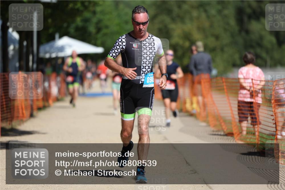 07.09.2025 - 19. Norderstedt Triathlon Michael Strokosch http://msf.ph/oto/8808539 07.09.2025 12:44:25 Laufen 208, 898, 1361 meine-sportfotos.de