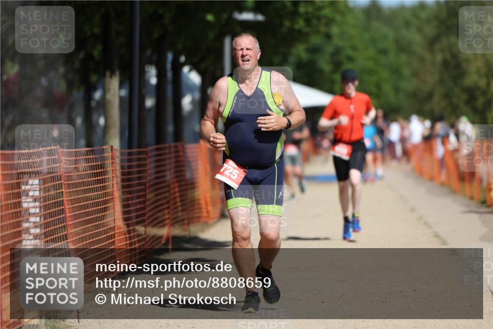 07.09.2025 - 19. Norderstedt Triathlon Michael Strokosch http://msf.ph/oto/8808659 07.09.2025 12:44:38 Laufen 725, 808, 1231 meine-sportfotos.de
