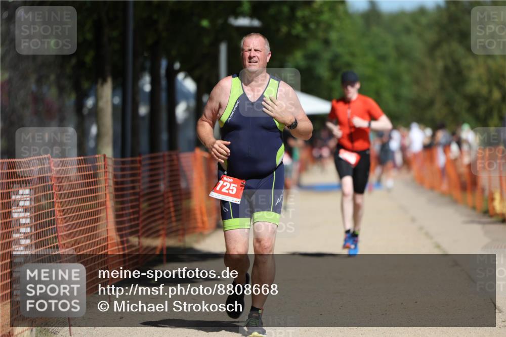 07.09.2025 - 19. Norderstedt Triathlon Michael Strokosch http://msf.ph/oto/8808668 07.09.2025 12:44:38 Laufen 725, 808, 1231 meine-sportfotos.de