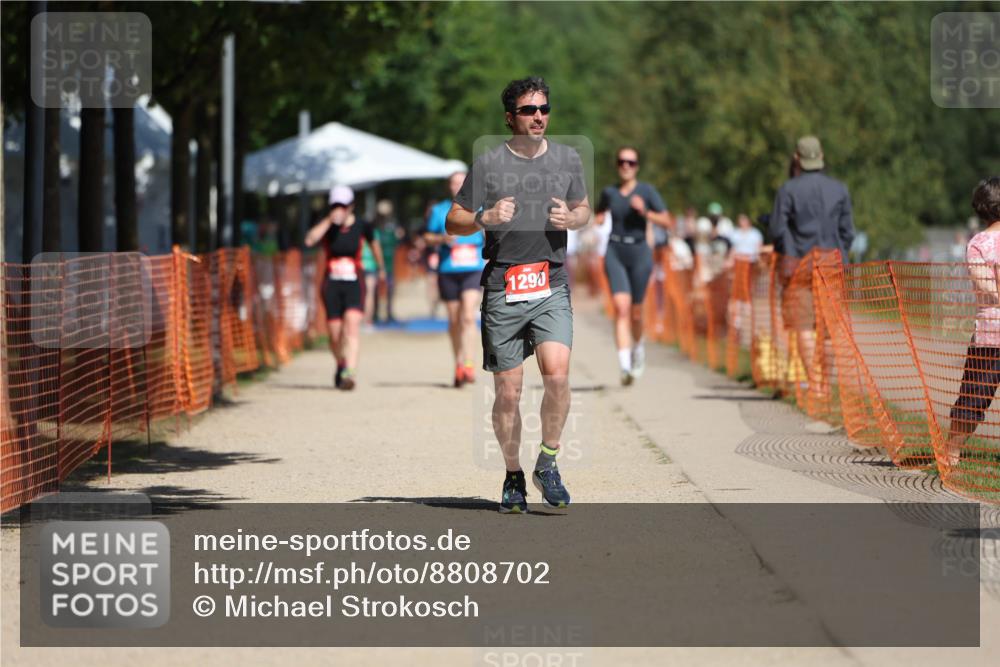 07.09.2025 - 19. Norderstedt Triathlon Michael Strokosch http://msf.ph/oto/8808702 07.09.2025 12:44:47 Laufen 808, 1290 meine-sportfotos.de